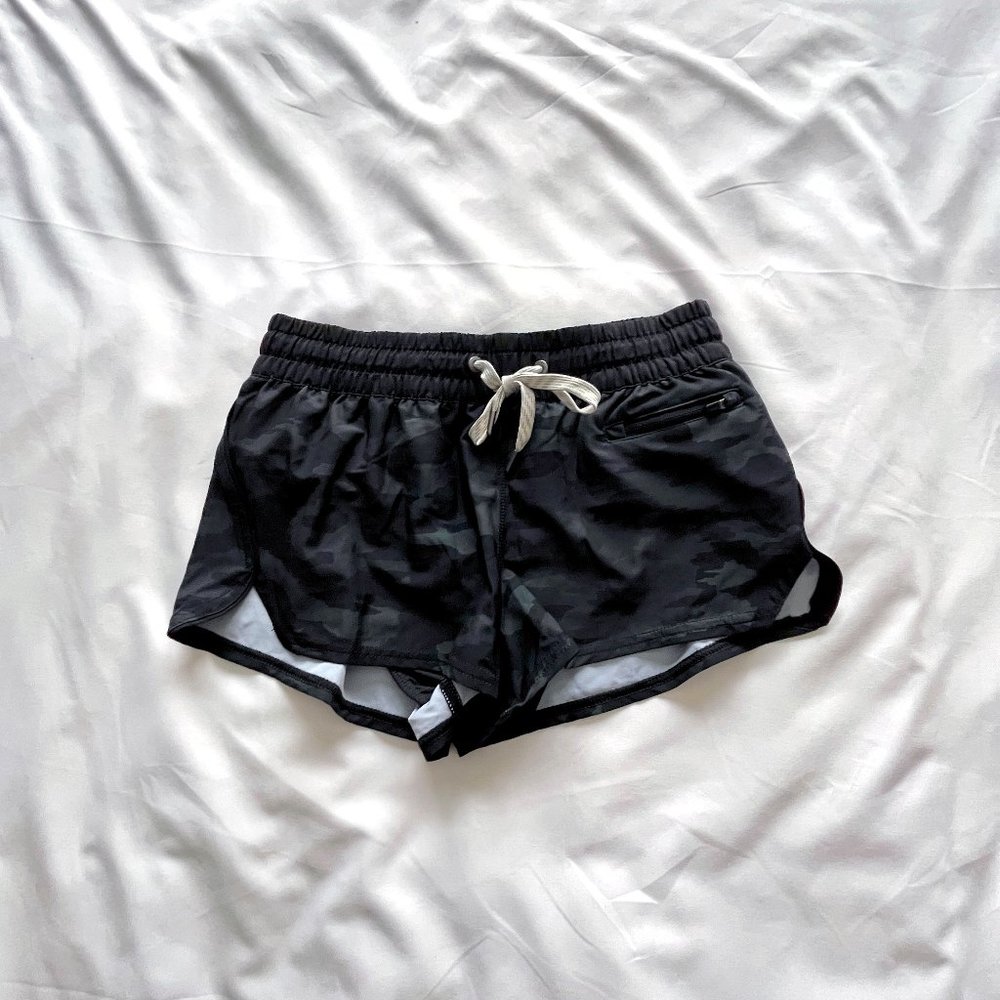 Vuori Clementine Shorts, Black Camo, Women's XS